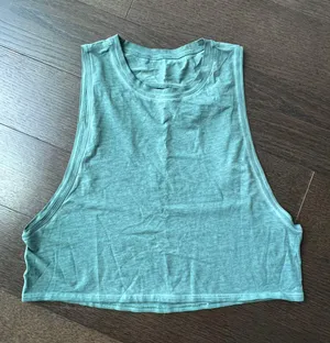 Lululemon green cropped tank thumbnail 1