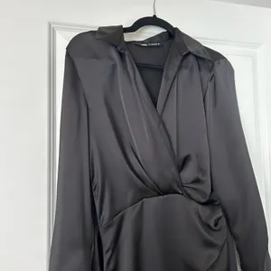 Satin Wrap-Style Black Mini Dress Zara thumbnail 3