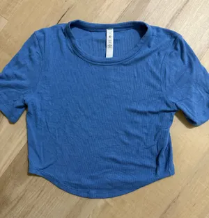 lululemon top thumbnail 1