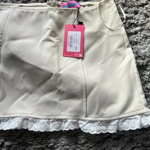 NWT Edikted mini skirt‎ size xs thumbnail 3