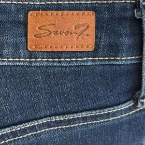 Seven7 High-Rise Raw Hem Cropped Fashion Jeans Dark Wash Denim Straight Leg thumbnail 11