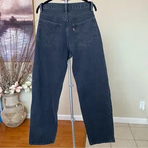 Levi's Distressed High Rise Straight leg Jean busted knee‎ distressed size 27 thumbnail 2