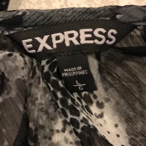 Express Snakeskin Sheer Short-sleeve Blouse thumbnail 6
