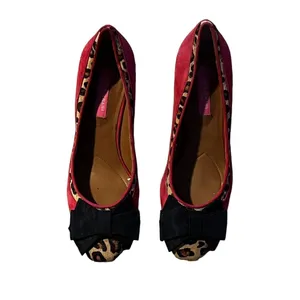 Isaac Mizrahi NY Women's Red Suede Leopard Print Pumps Size 7.5 Bow Detail thumbnail 2
