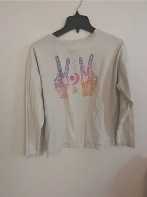 Old Navy Women’s peace in and peace out graphic tee size medium thumbnail 4
