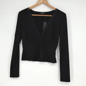 Lulus Black Ribbed Lace Trim‎ V-Neck Long Sleeve Cropped Top Size S NWT thumbnail 2