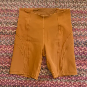 Nwot Lululemon Ribbed High Rise Yoga Bike Shorts thumbnail 2