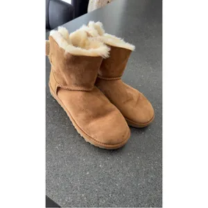 UGG Mini Bailey Knit Bow Boots in classic chestnut suede size 8 thumbnail 13