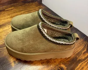 Olivia &‎ Kate Olive Green Platform Slippers Size 6 thumbnail 1