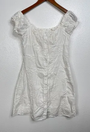 Kourt White Embroidered‎ Mini Dress Size Small thumbnail 1