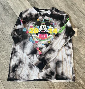 NWT Unisex Medium‎ Walt Disney World 2024 Mickey Spirit Jersey Black and White thumbnail 1