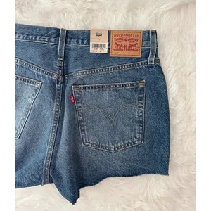 Levi’s 501 Original Fit High Rise Women's Shorts 31 thumbnail 7