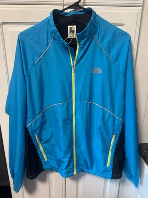 North Face Lightweight Large Rain Jacket  thumbnail 1