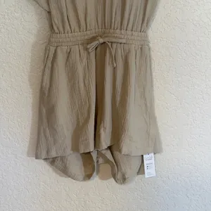 Cupshe Romper Womens S‎ Tan V-Neck Short Sleeve Open Back NEW thumbnail 3
