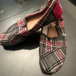 Toms thumbnail 1