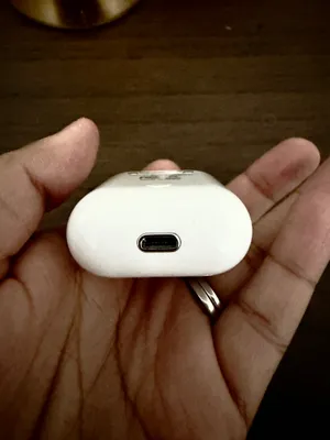 Kendall + Kylie white earbuds with case  thumbnail 3