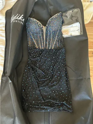 Ashley Lauren Homecoming Dress thumbnail 10