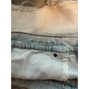 American Eagle Strigid Relaxed Sz 8 Light Wash Mid Rise 5-Pocket Cutoff Shorts thumbnail 6