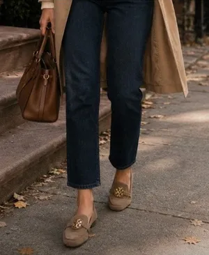 Tory Burch Suede Loafers Taupe Gold Logo Driving Moc Flats Size 8 thumbnail 1