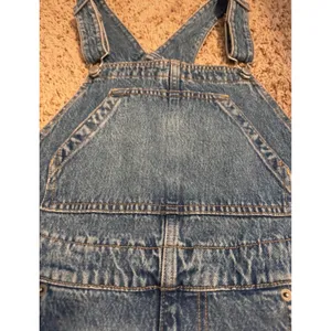 Universal Threads Denim Overalls Women's Size 6 Distressed Frayed Hem Overalls thumbnail 3