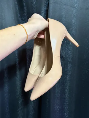 Kelly & Katie Heels Nude thumbnail 3