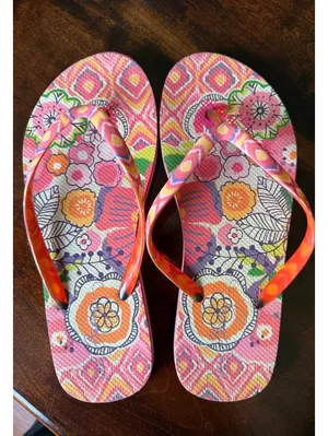 Vera Bradley Floral Pattern Pink and Orange Flip Flops Size 7-8 thumbnail 1