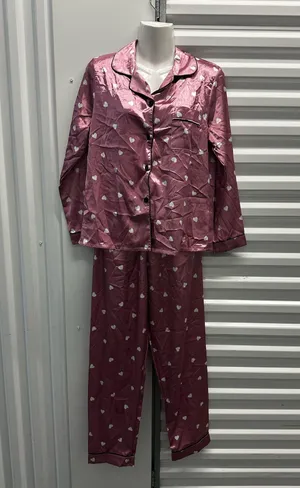 Silky pink pajama set with heart pattern. New Size M Size M thumbnail 1