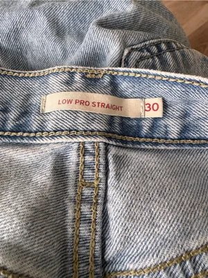 Levi’s Low Pro Straight Light Wash Denim Blue Jeans 30 thumbnail 7