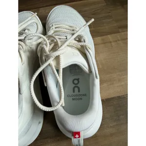 On Running Cloudzone Moon Womens Sneaker Size 8.5 thumbnail 4