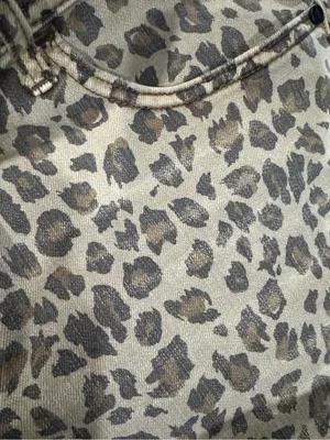 Pilots and the Letterpress Hyphen Leopard Print Denim Shorts Size 30/10 thumbnail 8