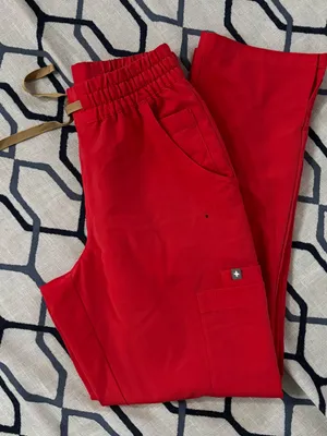 Figs Women’s KADE Cargo Scrub Pant size XS/P in red thumbnail 2