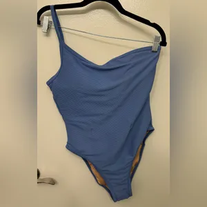 NWT J.Crew Ribbed One-Shoulder One-Piece Swimsuit | Chic Asymmetrical Swim thumbnail 3