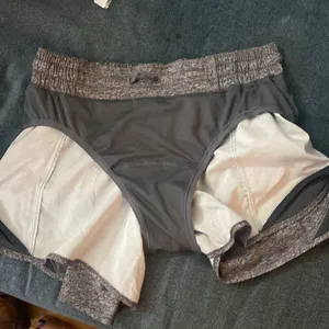 Lululemon Hotty Hot Short II Sz 6 tall Heather Lux thumbnail 9