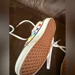 VANS Rainbow Checkerboard Old Skool Sneakers Women’s Size 6 Colorful‎ thumbnail 5