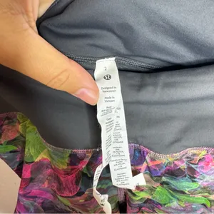 Lululemon Vivid Floral Tone Multi / Graphite Grey‎ Speed Up Mid-Rise Lined Short thumbnail 3