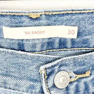 LEVI’S ‘94 Baggy 100% Cotton Light Wash Ripped High Rise Jeans, Size 30 thumbnail 3
