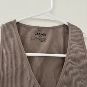 Garage Stella Seamless Plunge Tank   thumbnail 3