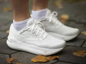Brooks Ghost Max White thumbnail 1