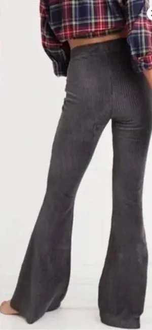 NEW Aerie Groove-On Ribbed Velour Flare Pants Charcoal Gray Womens Medium thumbnail 1