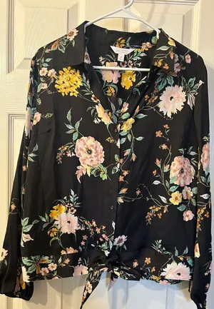 Lauren Conrad Floral Blouse size medium thumbnail 1