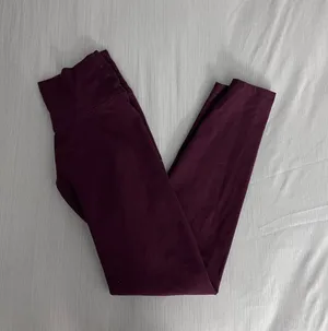 Old Navy Burgundy Balance Leggings thumbnail 2