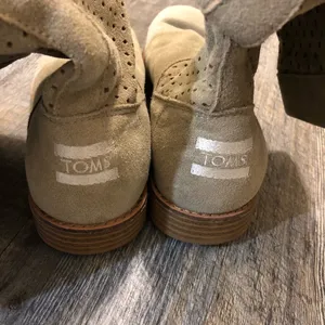 Tom’s boots‎ thumbnail 2