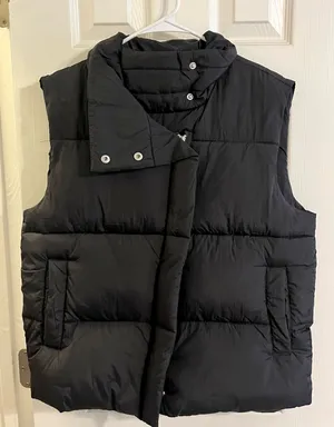 Black Puffer Vest Size M thumbnail 1