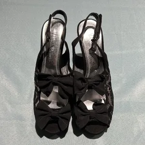 Velvet Heart Nude under lace‎ peep to lace bow heels Size 8 B41 thumbnail 3