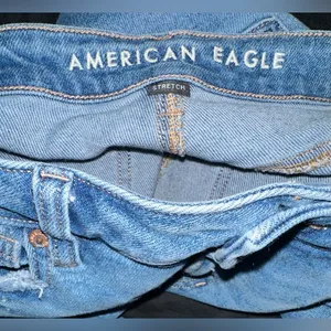 American Eagle Ripped X-short Mom Jean thumbnail 7