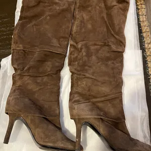 Isola Brown Heeled Boots with Vintage Suede Finish thumbnail 1