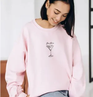 GILDAN Women’s Pink Crewneck Sweatshirt thumbnail 1
