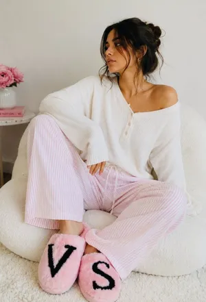 Victoria's Secret women's slippers in size M thumbnail 1