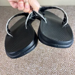 Chacos Black White Thong Sandals Slides Slip On Sz 8 Women’s Casual Comfy Minimal thumbnail 4