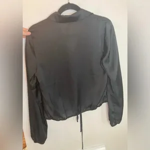 NWT Willow & Clay Satin Cropped Blouse Long Sleeve Top Medium Black thumbnail 8